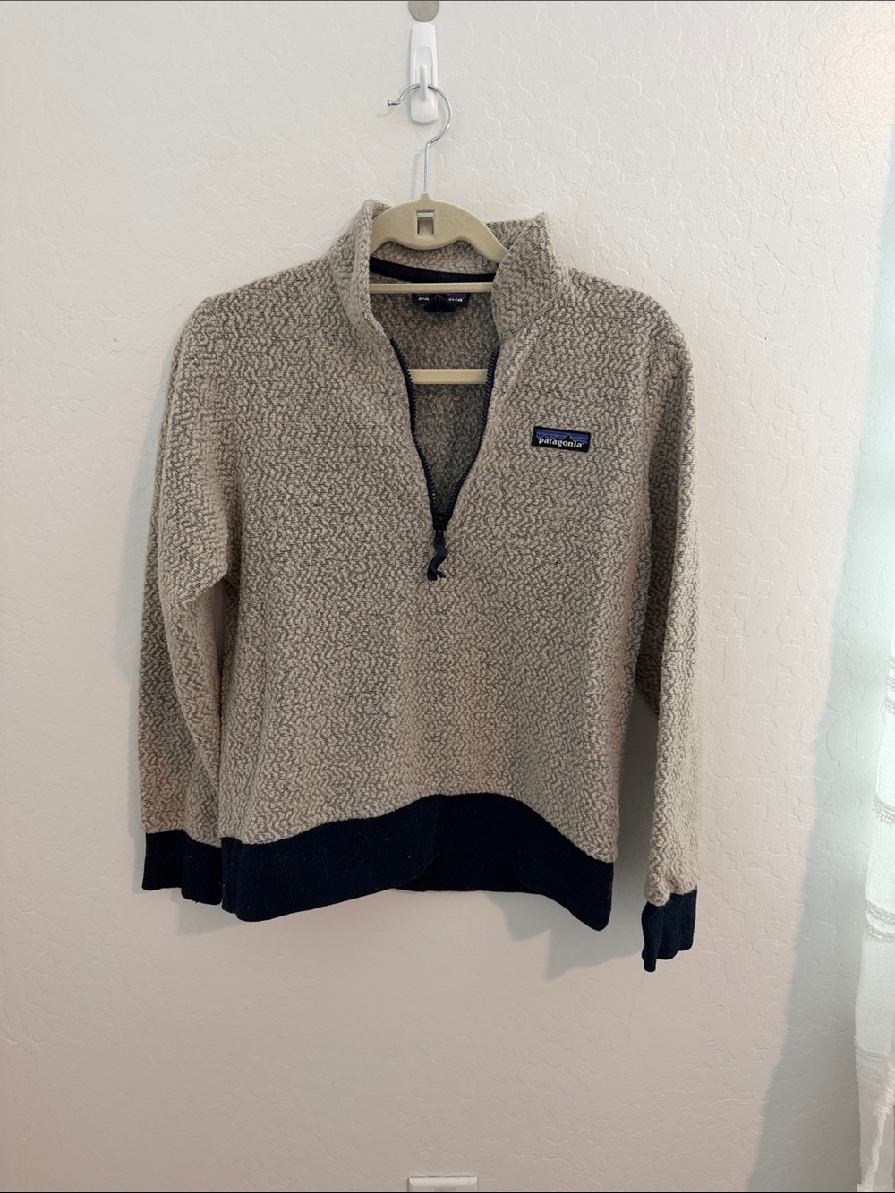 Patagonia Women’s Beige & Navy Sherpa Half-Zip.